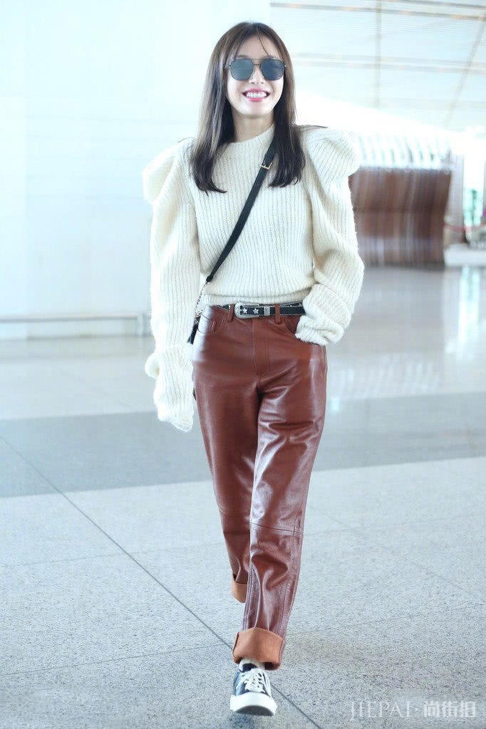 秦岚穿大廓形羽绒服酷又美,冬季保暖穿搭可以学她的搭配哦